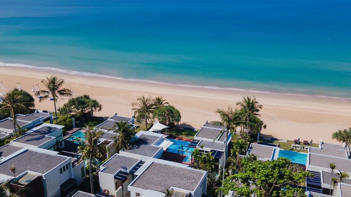 Aleenta-Phuket-Resort-Beach