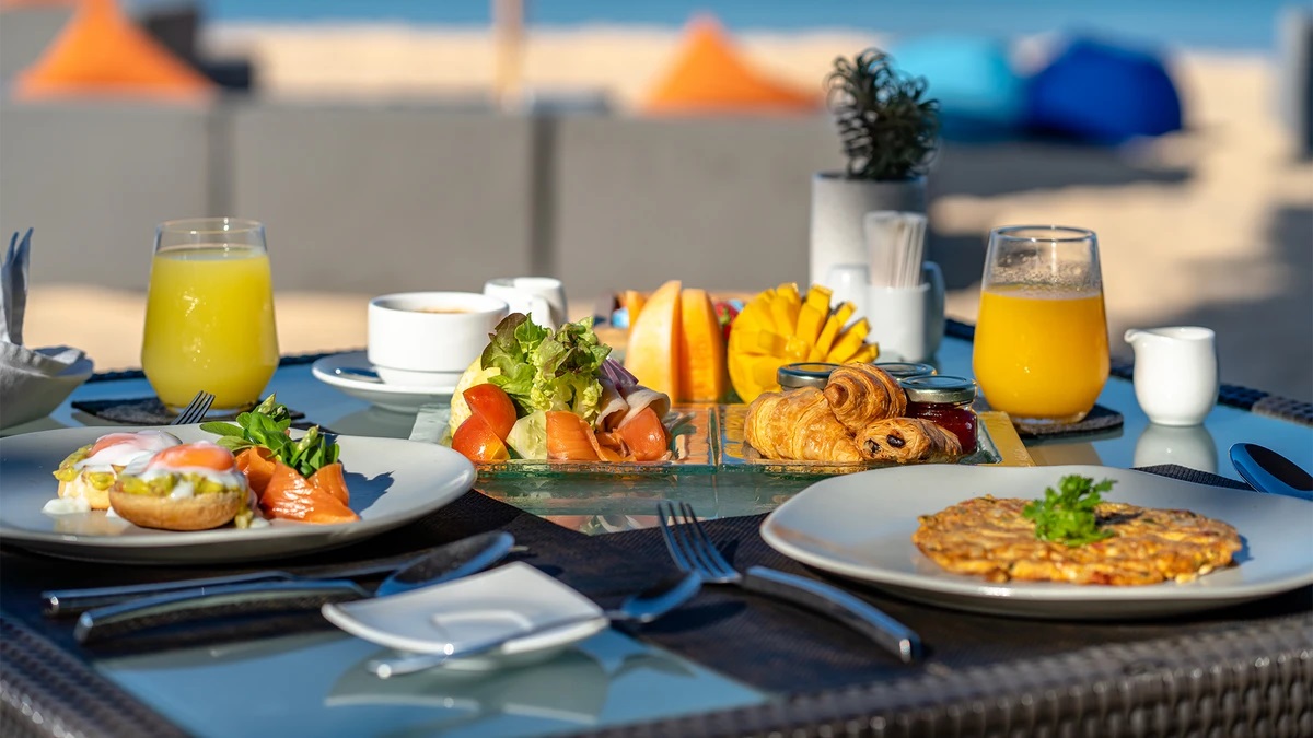 Aleenta-Phuket-Resort-Breakfast