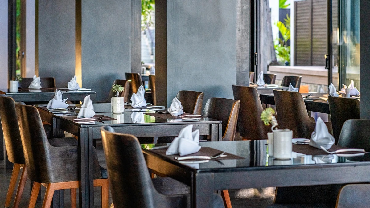 Aleenta-Phuket-Resort-Dining