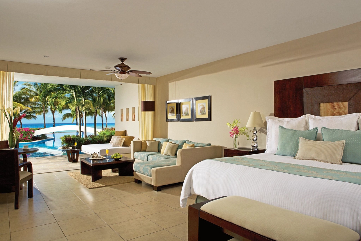 Secrets-Aura-Cozumel-Resort-Junior-Suite-Swimup