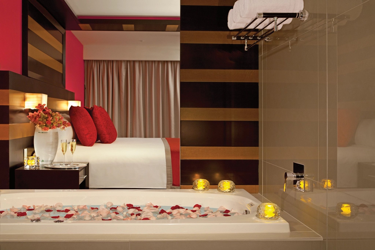 Secrets-Huatulco-Resort-Spa-Deluxe-Suite-Tub