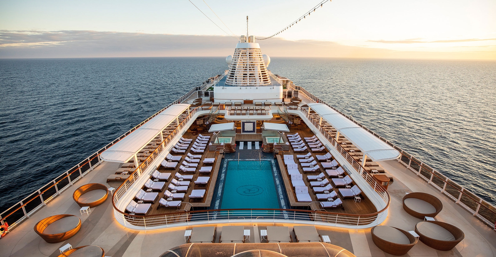 Regent-Seven-Seas-Cruises-Swimming-Pool